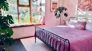 3 chambres, bureau, fer et planche à repasser, lit parapluie