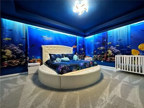 7 bedrooms, travel crib, WiFi, bed sheets