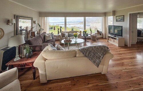 4 bedroom gorgeous home in Atløy