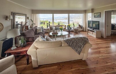 4 bedroom gorgeous home in Atløy