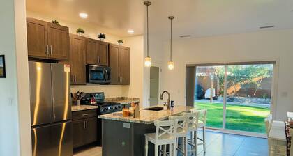 Humphrey's Hideaway! EV Charger, Fire Pit, Game Room