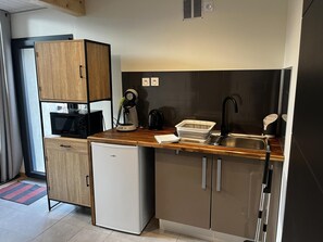 Kühlschrank, Mikrowelle, Ofen, Herdplatte