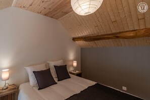 Bügeleisen/Bügelbrett, Reisekinderbett, kostenloses WLAN, Bettwäsche