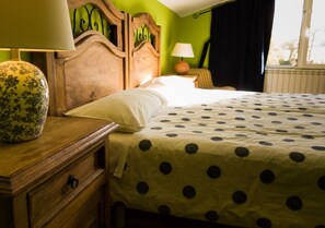 4 chambres, fer et planche à repasser, Wi-Fi gratuit, draps fournis