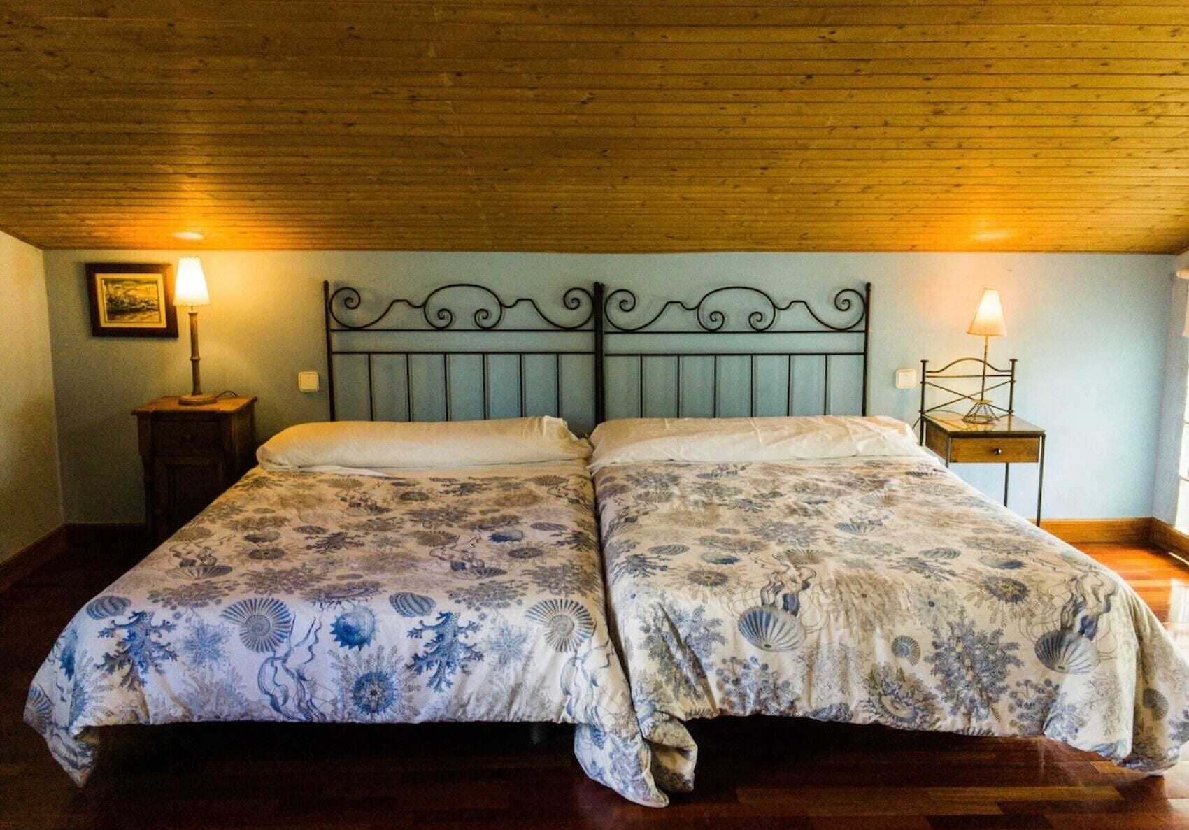4 slaapkamers, een strijkplank/strijkijzer, gratis wifi, beddengoed