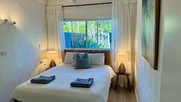 2 bedrooms, desk, iron/ironing board, WiFi