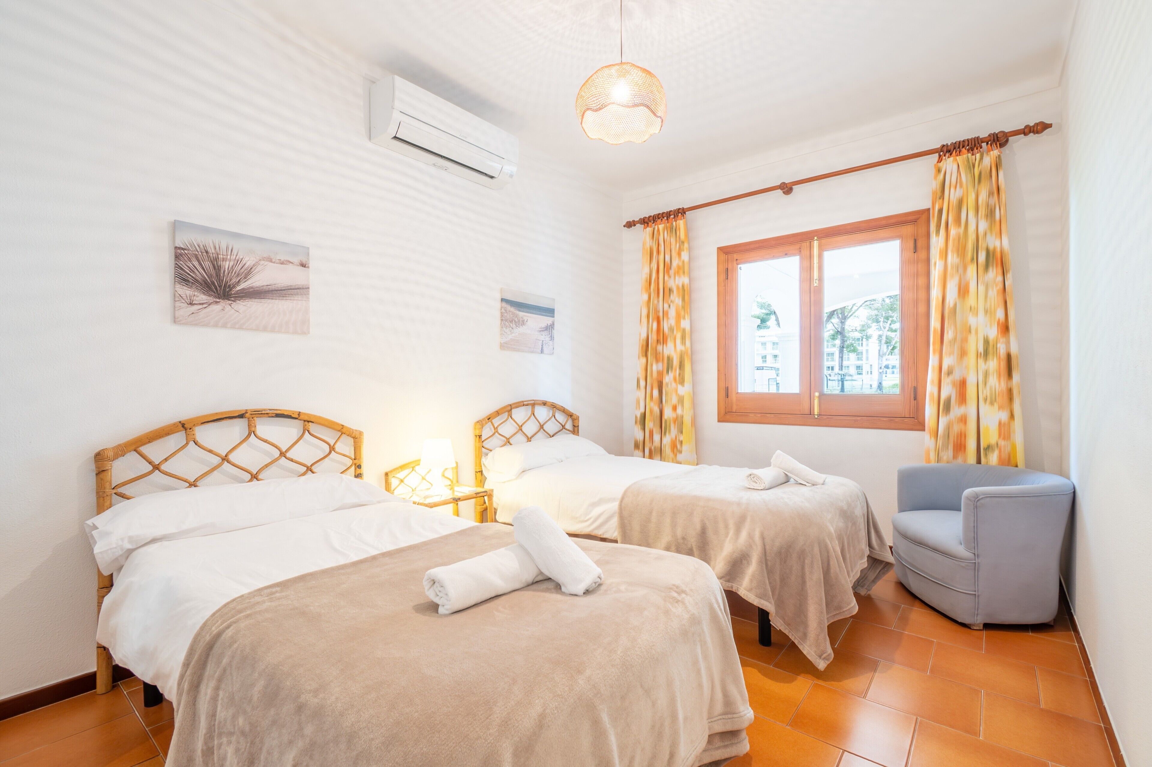 3 bedrooms, iron/ironing board, free WiFi, bed sheets