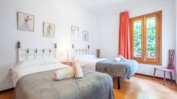 3 bedrooms, iron/ironing board, free WiFi, bed sheets