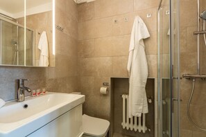 Shower, hair dryer, bidet - Comfortable apartment in Cervinia's center, just  few steps away from the Cretaz (Breuil-Cervinia)