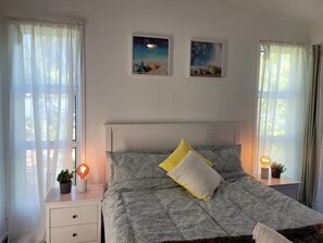 3 bedrooms, iron/ironing board, WiFi, bed sheets - Camp in Style - Waterfront Guesthouse (Russell Island)