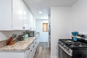 Fridge, microwave, oven, stovetop - Morada Serena Private Home and Casita Near Downtown Tucson (Tucson)