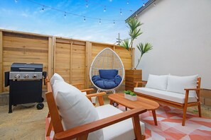Terrace/patio - "Beach Bungalow" 2bed/1bath cottage minutes from the beach in Grover Beach (Grover Beach)