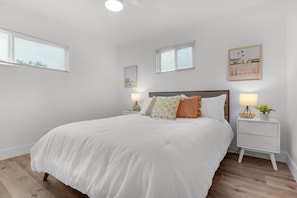 2 bedrooms, iron/ironing board, WiFi, bed sheets - "Beach Bungalow" 2bed/1bath cottage minutes from the beach in Grover Beach (Grover Beach)