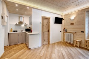 Fridge, microwave, oven, stovetop - Apartment 'Centro Santa Caterina' with Mountain View (Santa Caterina)