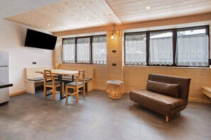 Dining - Apartment 'Camino' with Mountain View and Wi-Fi (Santa Caterina)