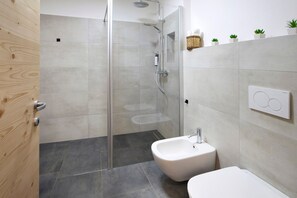 Shower, hair dryer, towels - Apartment 'Camino' with Mountain View and Wi-Fi (Santa Caterina)