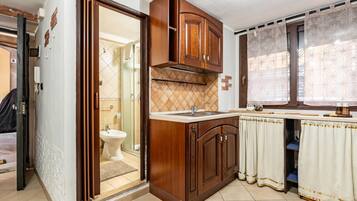 Dusche, Haartrockner, Bidet, Handtücher