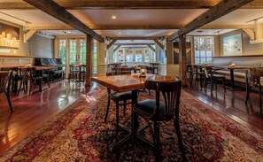 Restaurant - Union Steamship Marine Resort (Bowen Island)