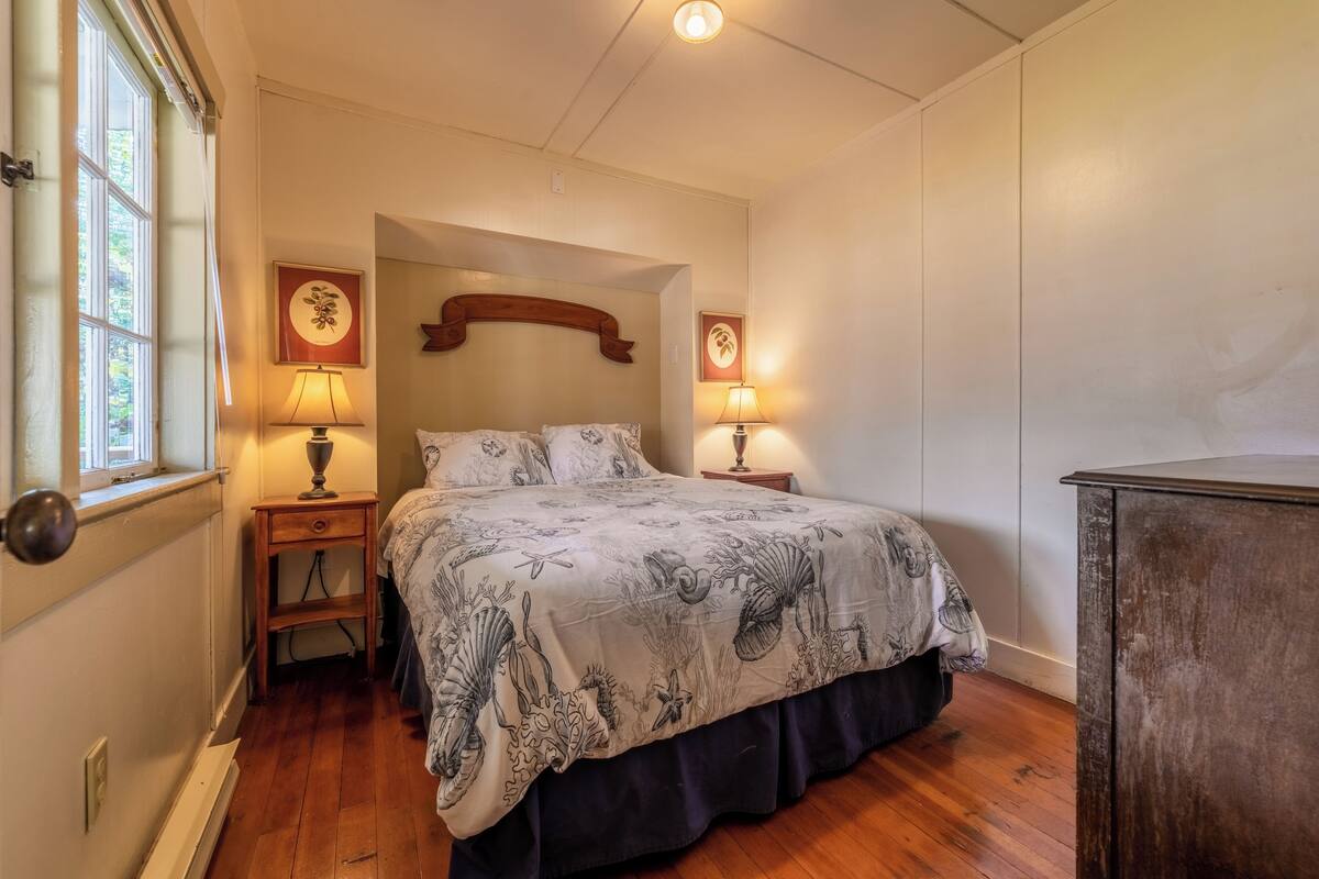 Traditional-Ferienhaus, 2 Schlafzimmer, Blick auf den Jachthafen | 2 Schlafzimmer, laptopgeeigneter Arbeitsplatz, Bügeleisen/Bügelbrett