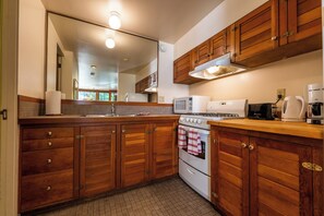 Traditional-Haus, Blick auf den Jachthafen | Eigene Küche | Kühlschrank, Mikrowelle, Ofen, Herdplatte