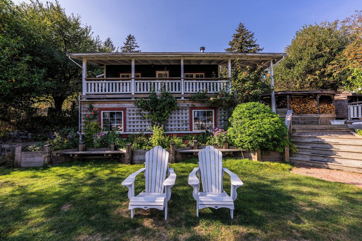 Traditional-Ferienhaus, 2 Schlafzimmer, Blick auf den Jachthafen | Laptopgeeigneter Arbeitsplatz, Bügeleisen/Bügelbrett, kostenloses WLAN