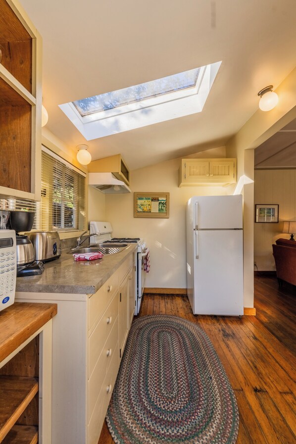 Traditional-Ferienhaus, 2 Schlafzimmer, Blick auf den Jachthafen | Eigene Küche | Kühlschrank, Mikrowelle, Ofen, Herdplatte