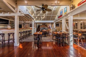 Restaurant - Union Steamship Marine Resort (Bowen Island)