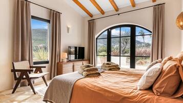 3 chambres, fer et planche à repasser, Wi-Fi gratuit, draps fournis