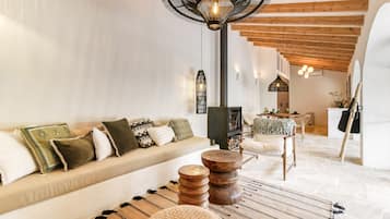 Télévision, cheminée