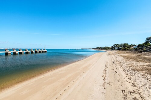 Villa 'Sunny Villa' with Sea View, Wi-Fi and Air Conditioning