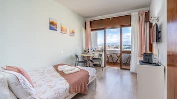 1 habitación, tabla de planchar con plancha, wifi gratis y ropa de cama