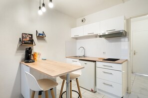 Fridge, microwave, stovetop, coffee/tea maker