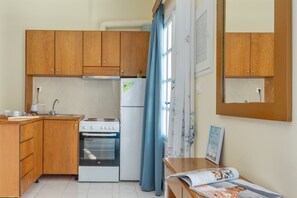 冰箱、炉灶、茶具/咖啡用具、电热水壶