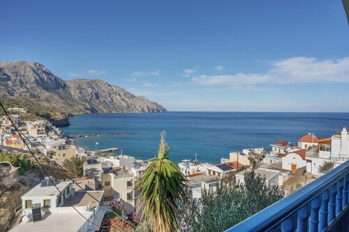 Triple Studio No 2 Apartment with Sea View, Wi-Fi, and Air Conditioning