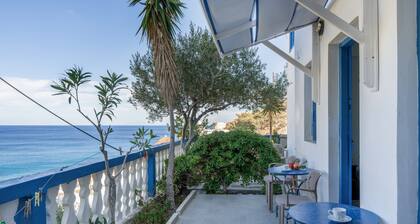 Apartment 'No 2' with Sea View, Wi-Fi and Air Conditioning
