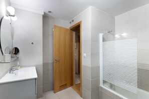 Shower, hair dryer, towels - Apartment 'Elegante' with Sea View, Balcony and Wi-Fi (Tazacorte)