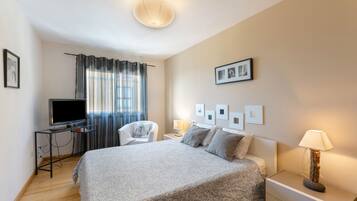 2 slaapkamers, een strijkplank/strijkijzer, gratis wifi, beddengoed