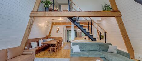 Smart TV, fireplace, stereo