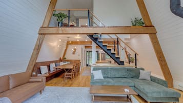 Smart TV, fireplace, stereo