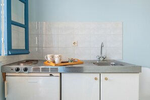 冰箱、炉灶、茶具/咖啡用具、电热水壶