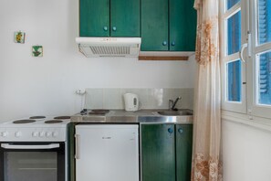 冰箱、炉灶、茶具/咖啡用具、电热水壶