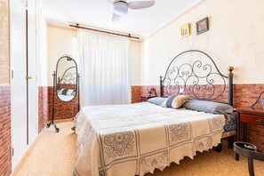 3 chambres, fer et planche à repasser, Wi-Fi gratuit, draps fournis