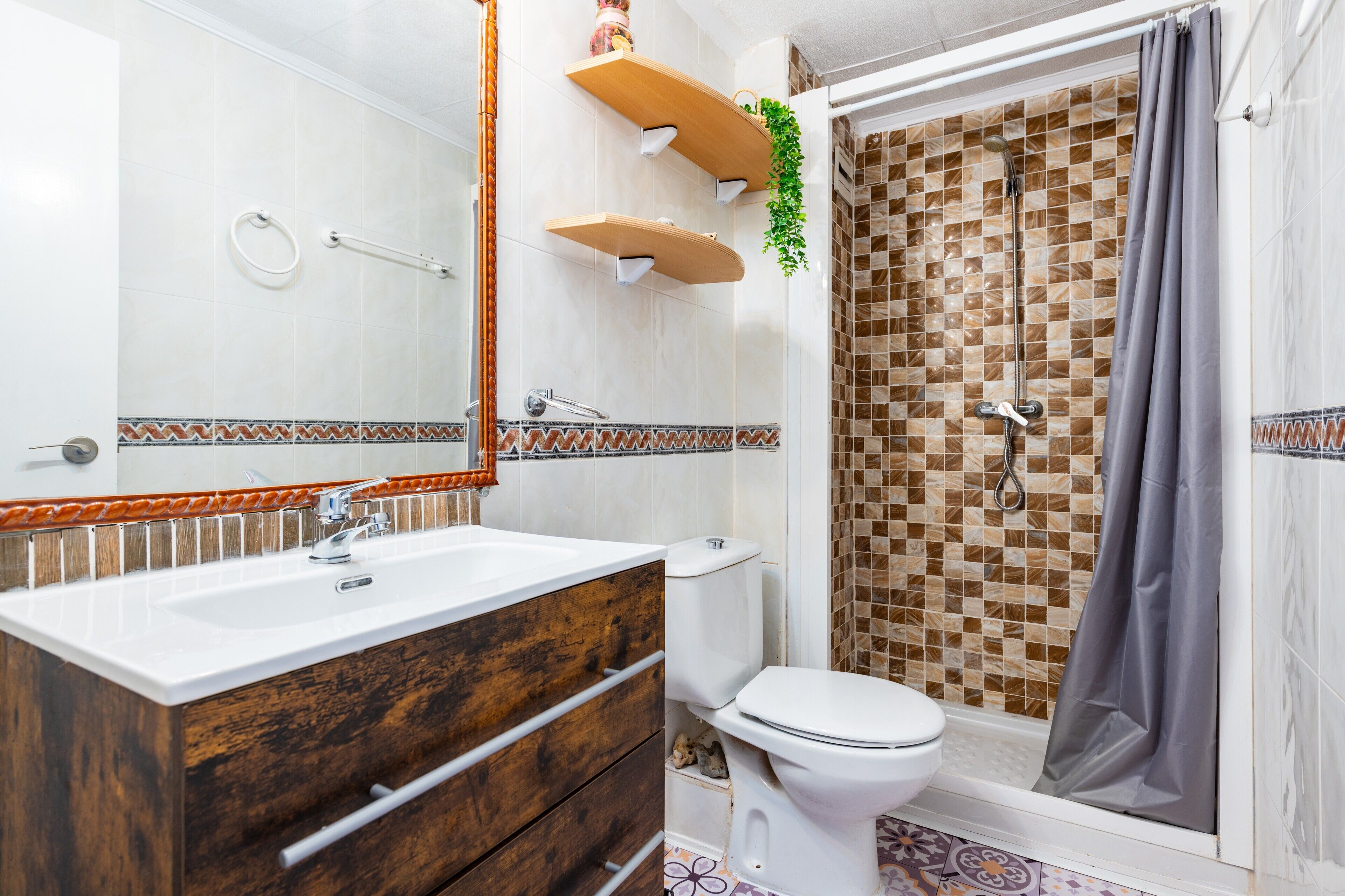 Een douche, handdoeken