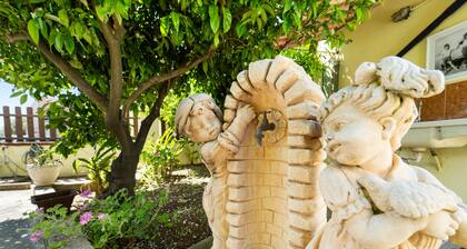 Apartment '2' with Shared Garden, Balcony and Air Conditioning