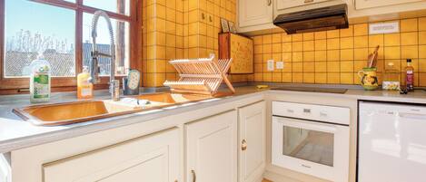 Køleskab, mikrobølgeovn, ovn, kogeplade