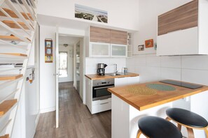 Kühlschrank, Geschirrspüler, Toaster, Kochgeschirr/Geschirr/Besteck