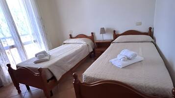 2 chambres, fer et planche à repasser, Wi-Fi, draps fournis