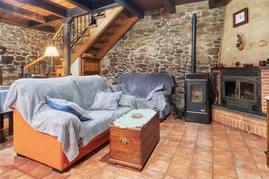 Televisión, chimenea