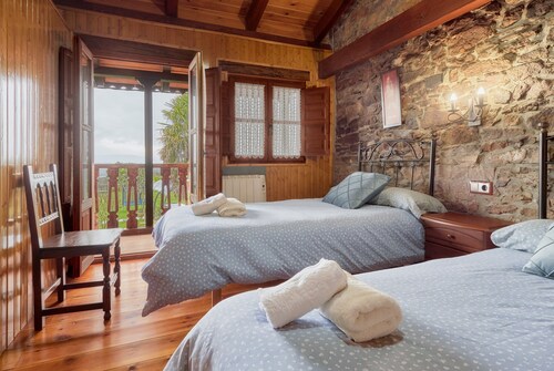 Rural House 'Abuelo Jose II' in El Bierzo with Mountain Views and Balcony