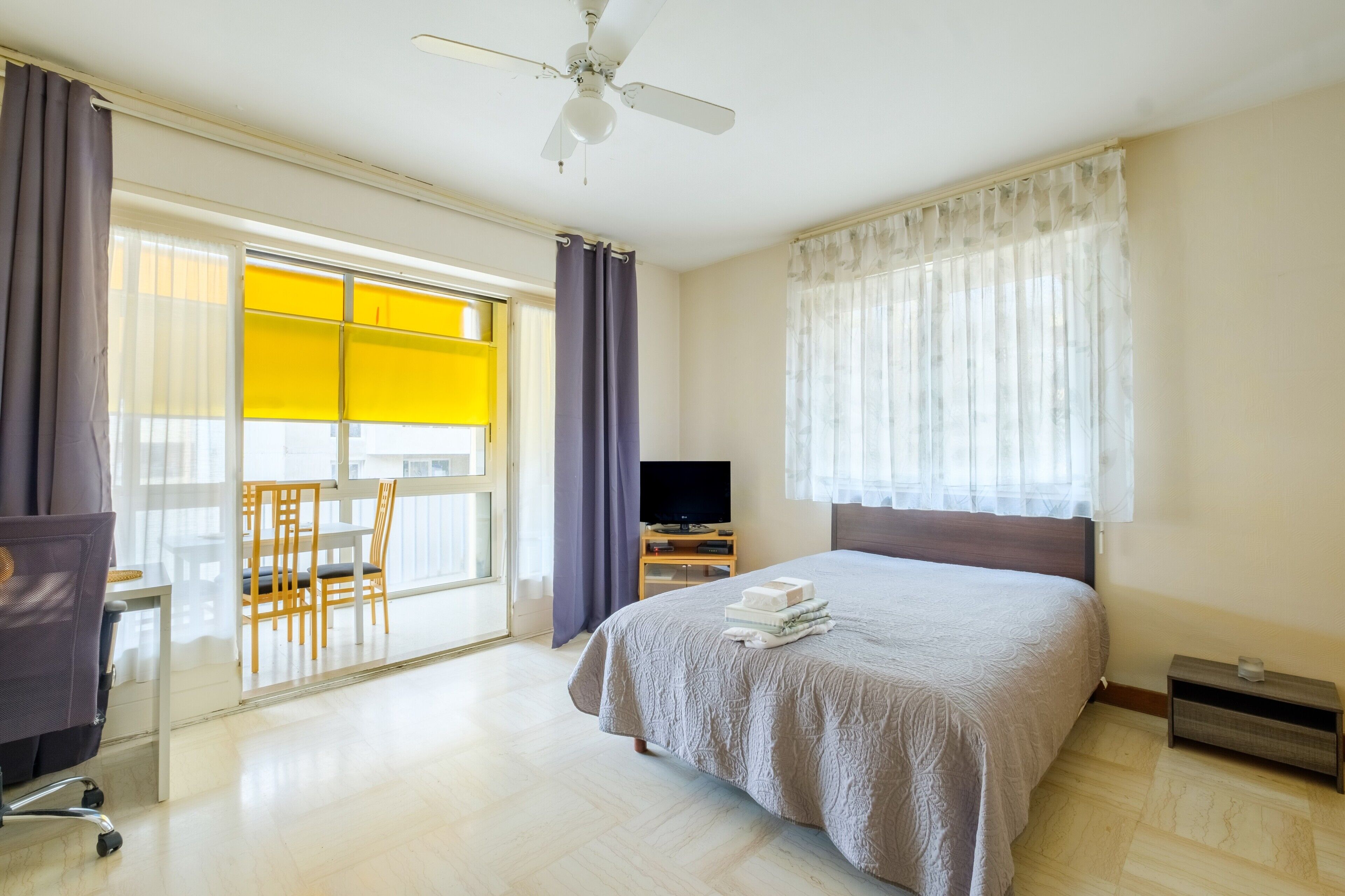 Iron/ironing board, free WiFi, bed sheets